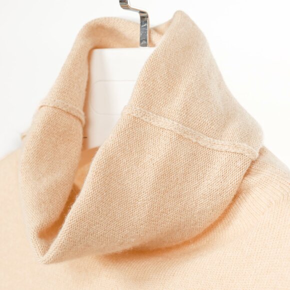 Loro Piana Cream Cashmere Turtleneck Sweater - Picture 7 of 9